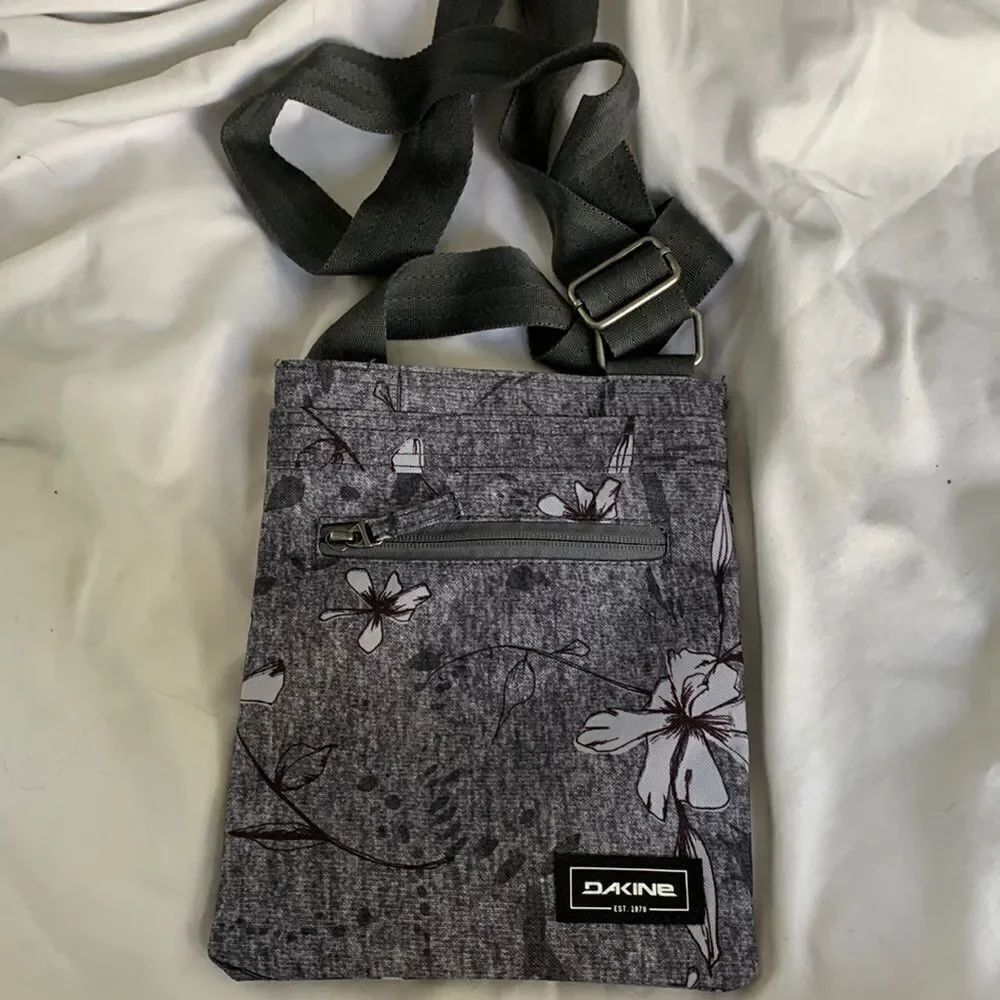 Euc daKine Jive crossbody